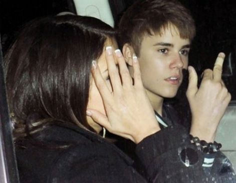 justin-bieber-selena-gomez-hiding.jpg