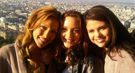 na-gomez-leighton-meester-katie-cassidy-twitpic-monte-carlo-movie_large.jpg na-gomez-leighton-meester-katie-cassidy-twitpic-monte-carlo-movie_large.jpg